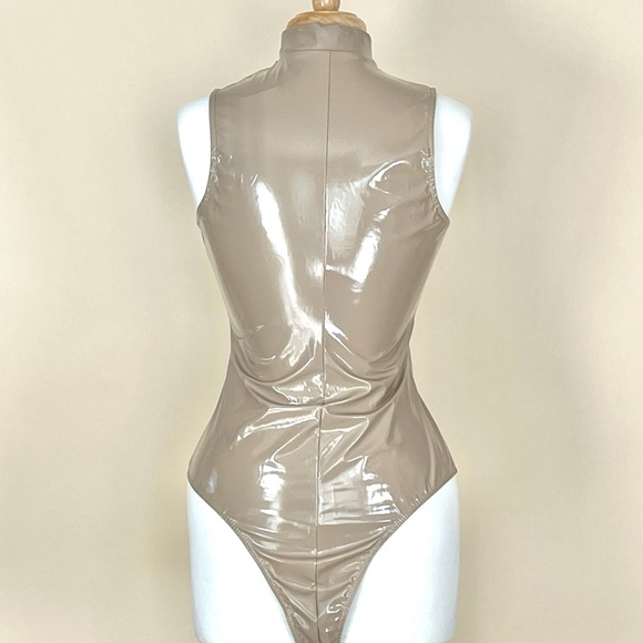 FLASH SALE! 🚨 Nude Bombshell Bodysuit - Picture 2 of 4